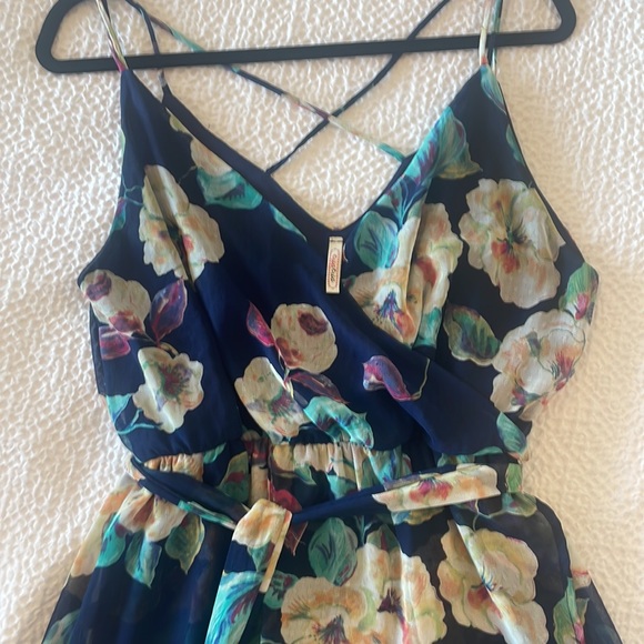 Pretty, string strap, lightweight, chiffon, polyester dress, size M - Picture 2 of 3